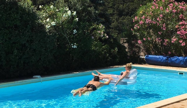 Characterful stone farmhouse with stunning views of Pyrenees