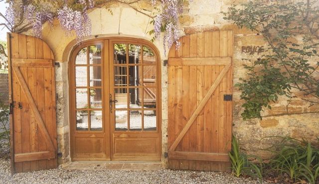 Characterful, Stone, Spacious 2 Bedroomed Converted Barn Apartment. 120 sq.m