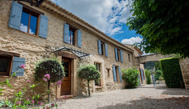 Characteristic country house with A/C and a pool