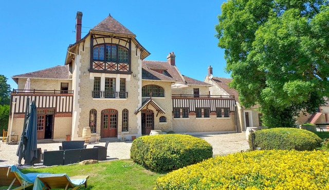 Characteristic manor house in the heart of the Haras for 18 people