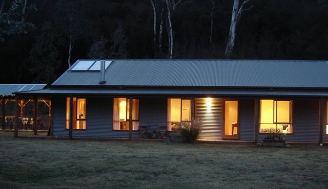 Charan Oaks, quiet location in the Ovens Valley