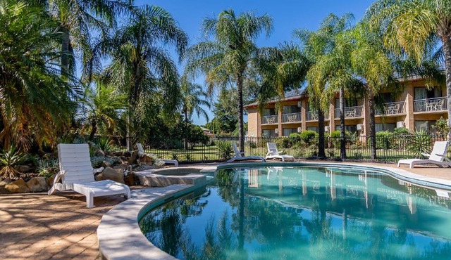 Charbonnier Motor Inn