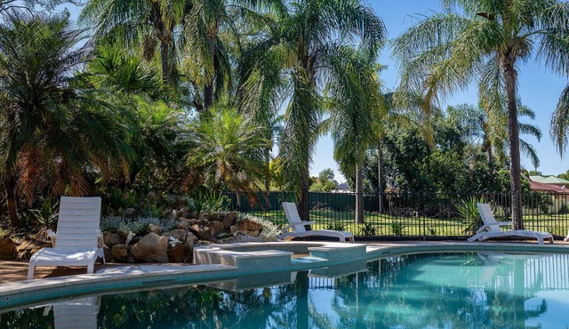 Charbonnier Motor Inn