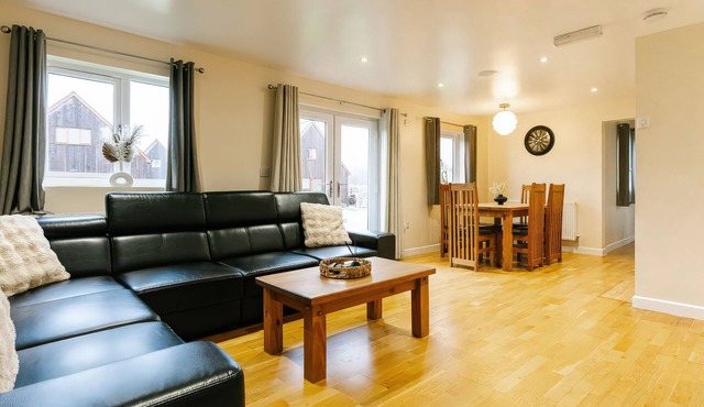 CHARCOAL LODGE, family friendly, character holiday cottage in Brigg