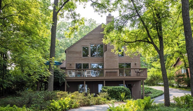 Chardonnay Chalet: Dreamy Adirondack Style Chalet in Wine Country!