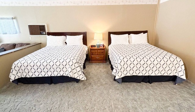 Chardonnay Room at Kerbyville Inn