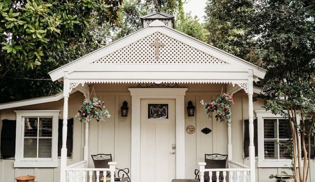 Chardonnay Villa at Zink Haus*1 Block from Comal River*Walk to Downtown NBTX