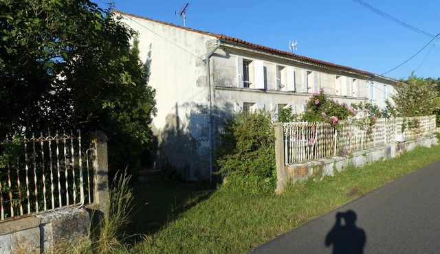 Charentaise house with large garden, sleeps 11