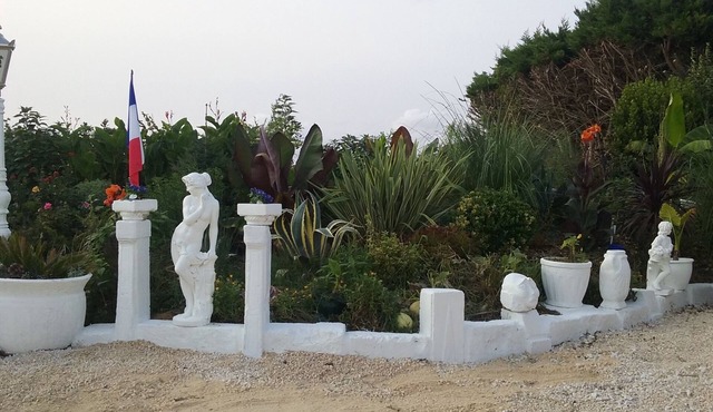 Charentaise house with mature garden