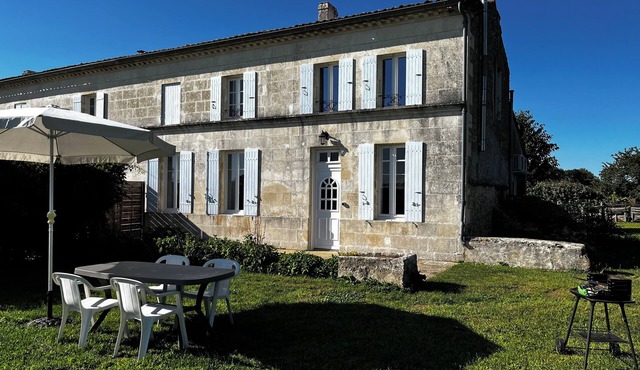 Charentais farmhouse near Royan