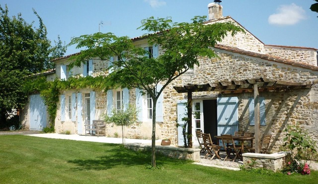 Charente house charm with private pool 25km from the sea