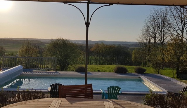 Charente idyllic setting, very quiet, heated swimming pool, sleeps 8