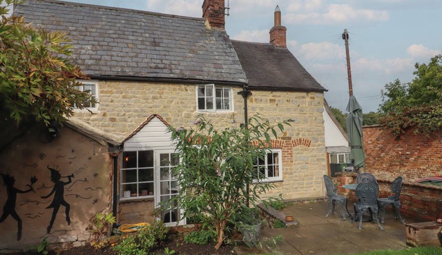 CHARITY SCHOOL HOUSE, pet friendly, with hot tub in Shipston-On-Stour