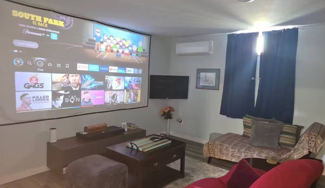 Charles' Hideaway by Digby Ferry/UNB/Hospital/City