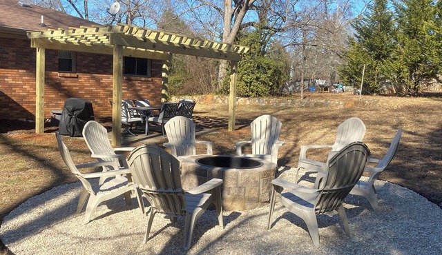Charles Street, Hot tub, Near Downtown Greenville