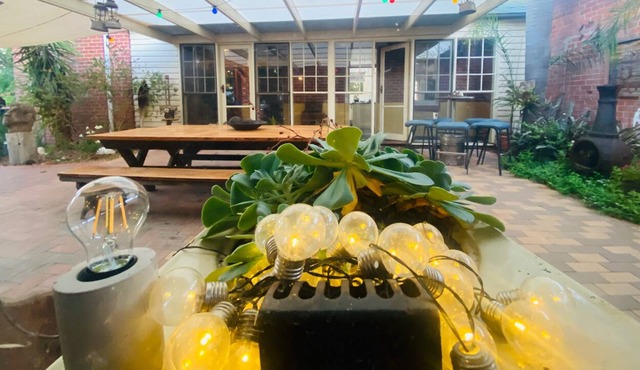 Charleston House - Conversion of the charming Mathoura Pub in a group