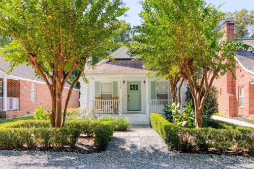 Charleston Oasis with Hot Tub, Mins to Dtwn