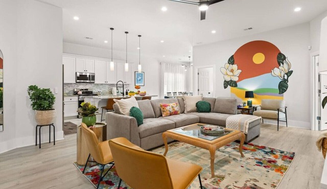 Charleston-themed House for 10!
