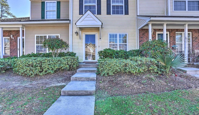 Charleston Townhome ~ 13 Mi to Sand & Surf!