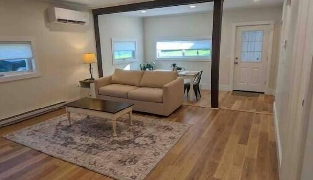 Charlestown Cottage in the Pines