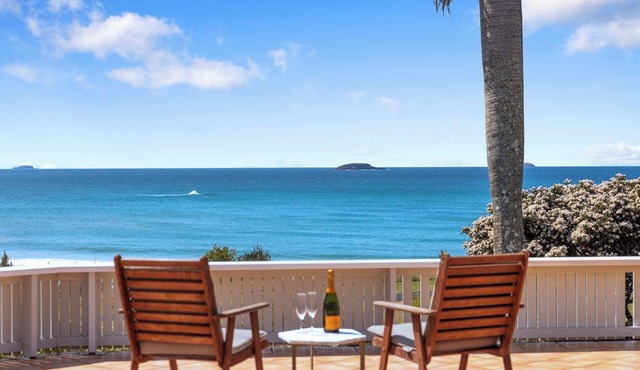Charlesworth 15 - Sleeps 15, Beachfront Reserve, Amazing Views