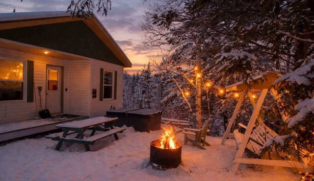 Charlevoix - Chalet w/Spa, BBQ, Firepit & Nature