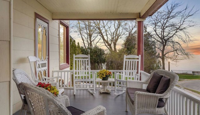 Charlevoix Lakeview Home - Sleeps 25!