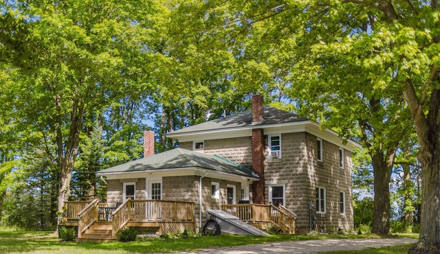 Charlevoix Renovated Farmhouse; optional Event Barn