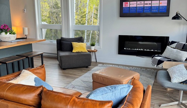 Charlevoix River View House: Spa, Firepit & BBQ