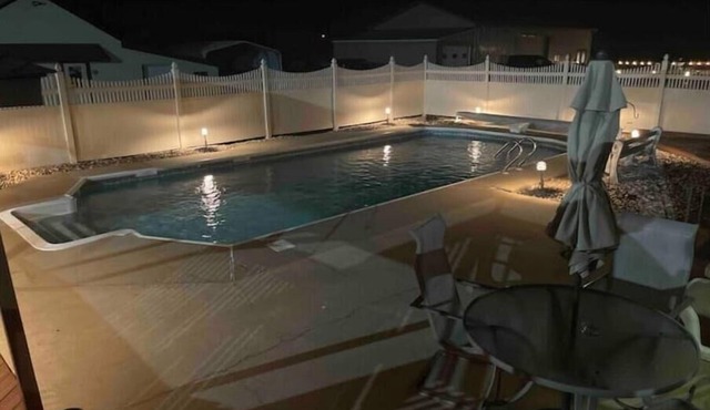 Charlies 3 bedroom home, pool, hot tub & game room