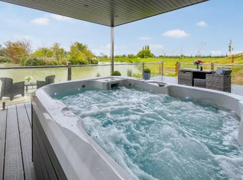 Charlies Cabin - Uk49906