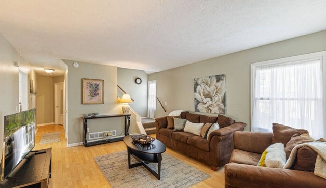 Charlotte Charmer - 3 Bdrm.