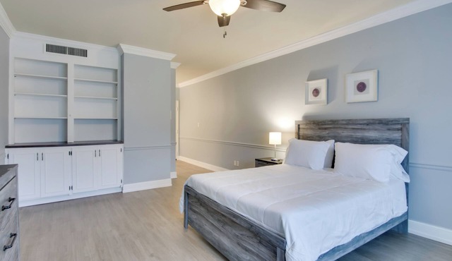 Charlotte Gem w/Gym: Near Hospitals & Park Expo