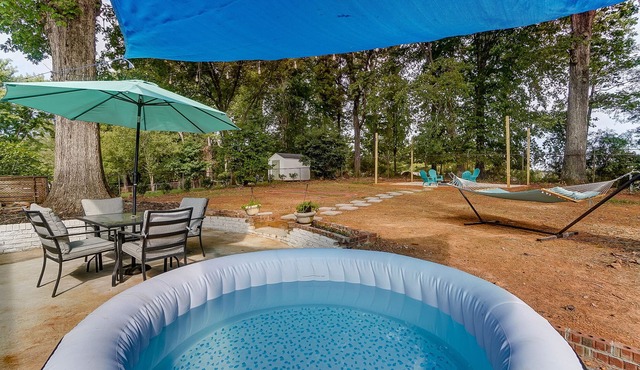Charlotte Pet Friendly 3BR Chateau Hot Tub Mini Golf Fire Pit SouthPark