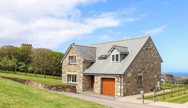CHARLOTTE'S HOUSE, pet friendly, character holiday cottage in Pendeen