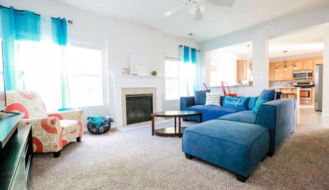 Charlotte Sanctuary, Comfort, Fenced, Sleeps 11