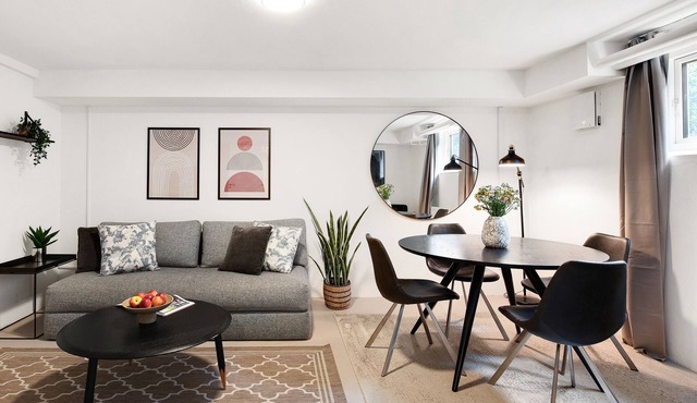 Charm 3 - Cozy 1-Bdr Apt with Shared Garden