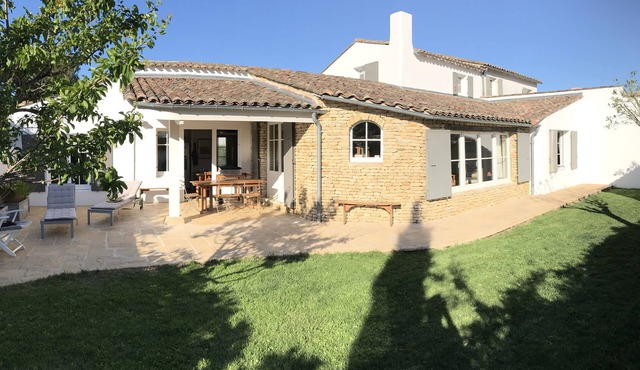 Charm, calm, sun, located at walking distance of the village center and beaches