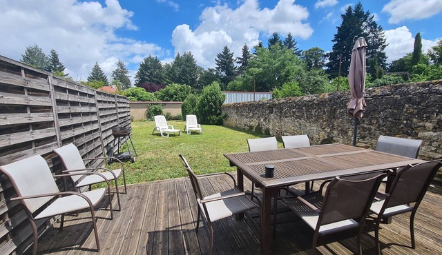 Charming House with Private Garden, Close to River & Medieval Towns