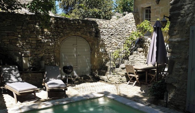 Charming House 4 km From Uzes. A Small Riad Gard Well Quiet .