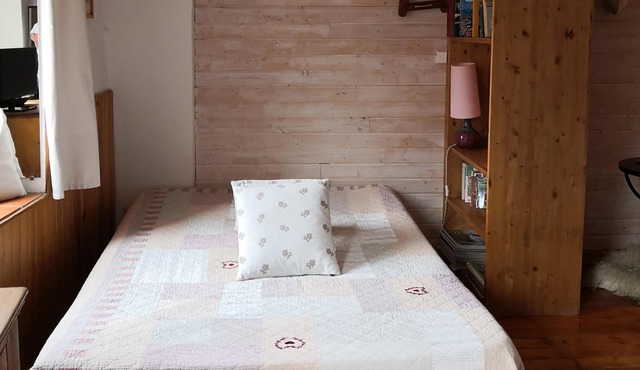 Charming bright cozy apartment ❤️ village St Bonnet - Quiet, shops, parking