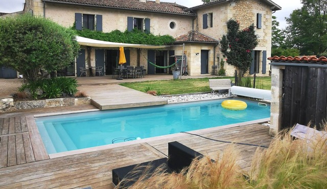 Charming house with swimming pool and air conditioning 15 minutes from Bordeaux