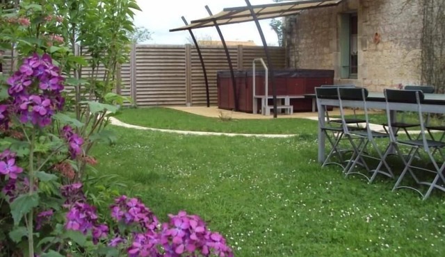 Charming Renovated House with Garden, Spa & Baby Gear, Near Park & Bakery