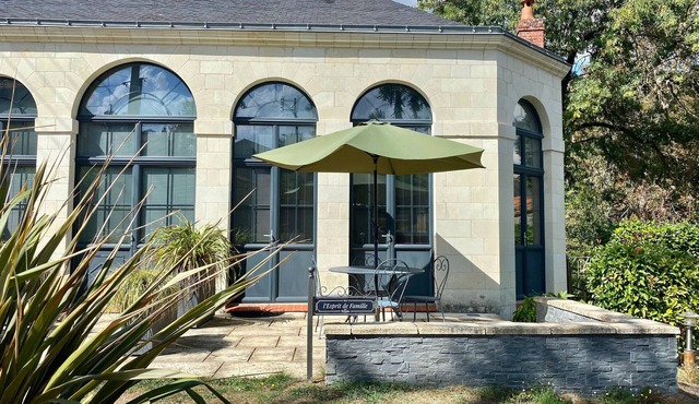 Charming Urban Cottage with Private Terrace, Close to Nantes