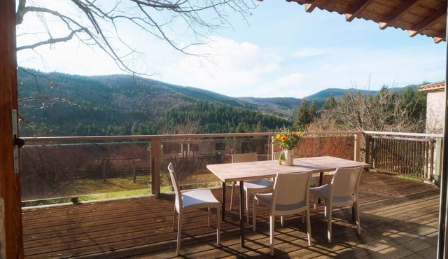 Charming 200m2 gîte, swimming pool & forest
