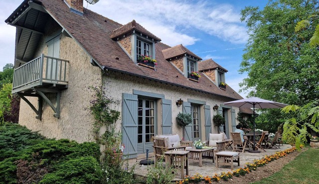 CHARMING HOUSE, quiet, sleeps 9, 5 BEDROOMS/4 BATHROOMS - 3mn GIVERNY
