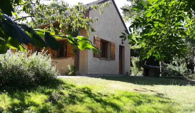 Charming cocoon, garden, on the outskirts of Verneuil