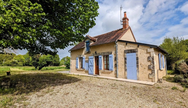 Charm House with Private Pond in the Heart of Berry