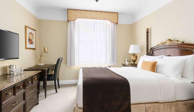 Charm of Manhattan, 3 Deluxe 1 King Bed at The Lucerne Hotel!