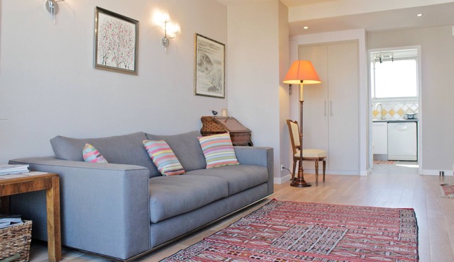 Charm, quietness, beach, city, ideal location and 5 minutes from motorways